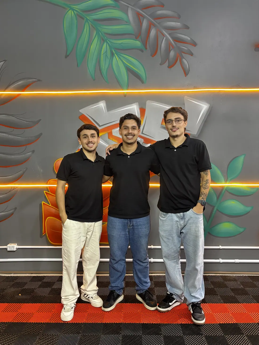 Três integrantes da equipe da 3S Cars